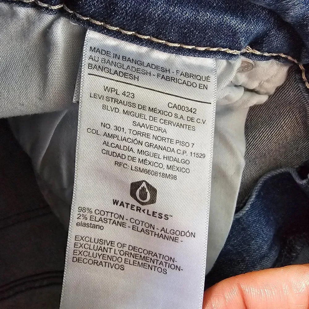 EUC LEVI'S STRAUSS HIGH RISE SHORTS RAW HEM SIZE 12 - W31